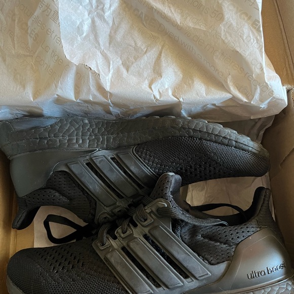 Adidas Ultraboost 1.0 running shoes 👞 in black 😊❤️ - Picture 4 of 6